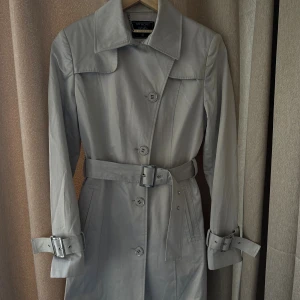 Fin kappa  - Superfin ljusgrå kappa🤍