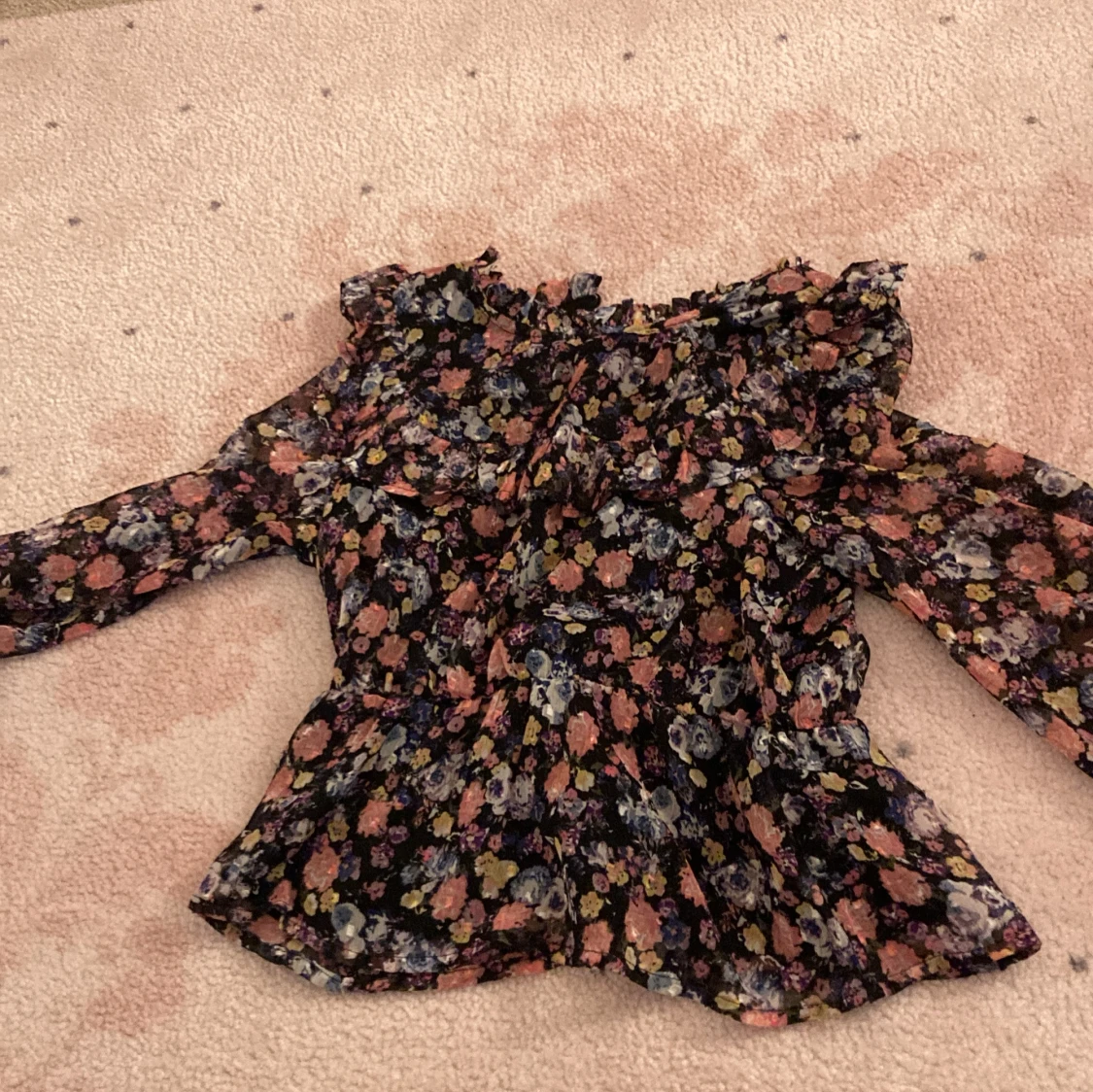 Blommig volangblus från Lindex🥰 - 1