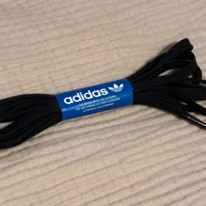 Svarta skosnören från Adidas - Svarta skosnören från Adidas 