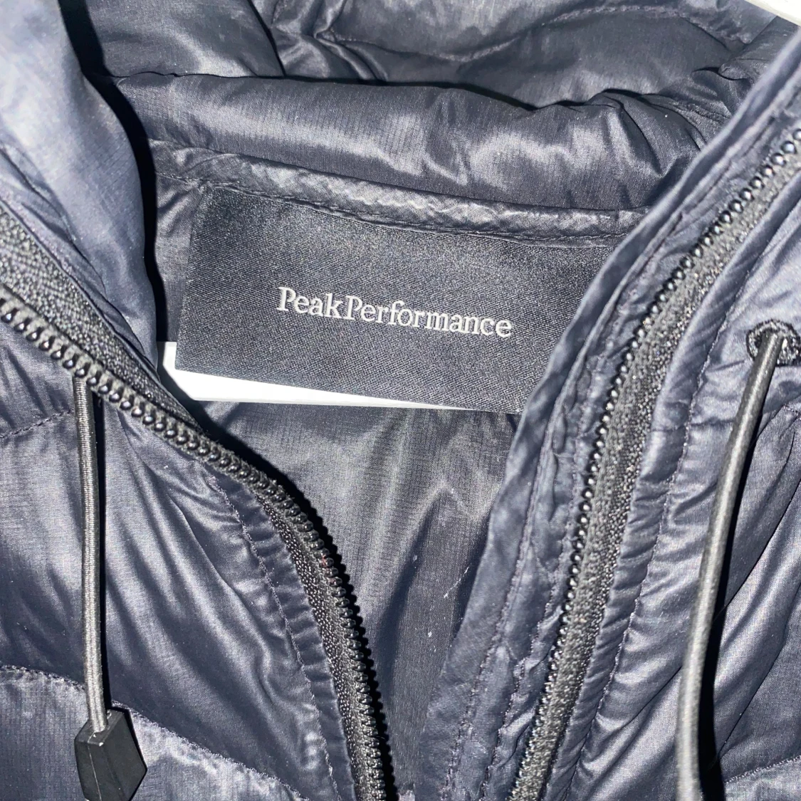 Svart dunjacka Peak Performance - 3