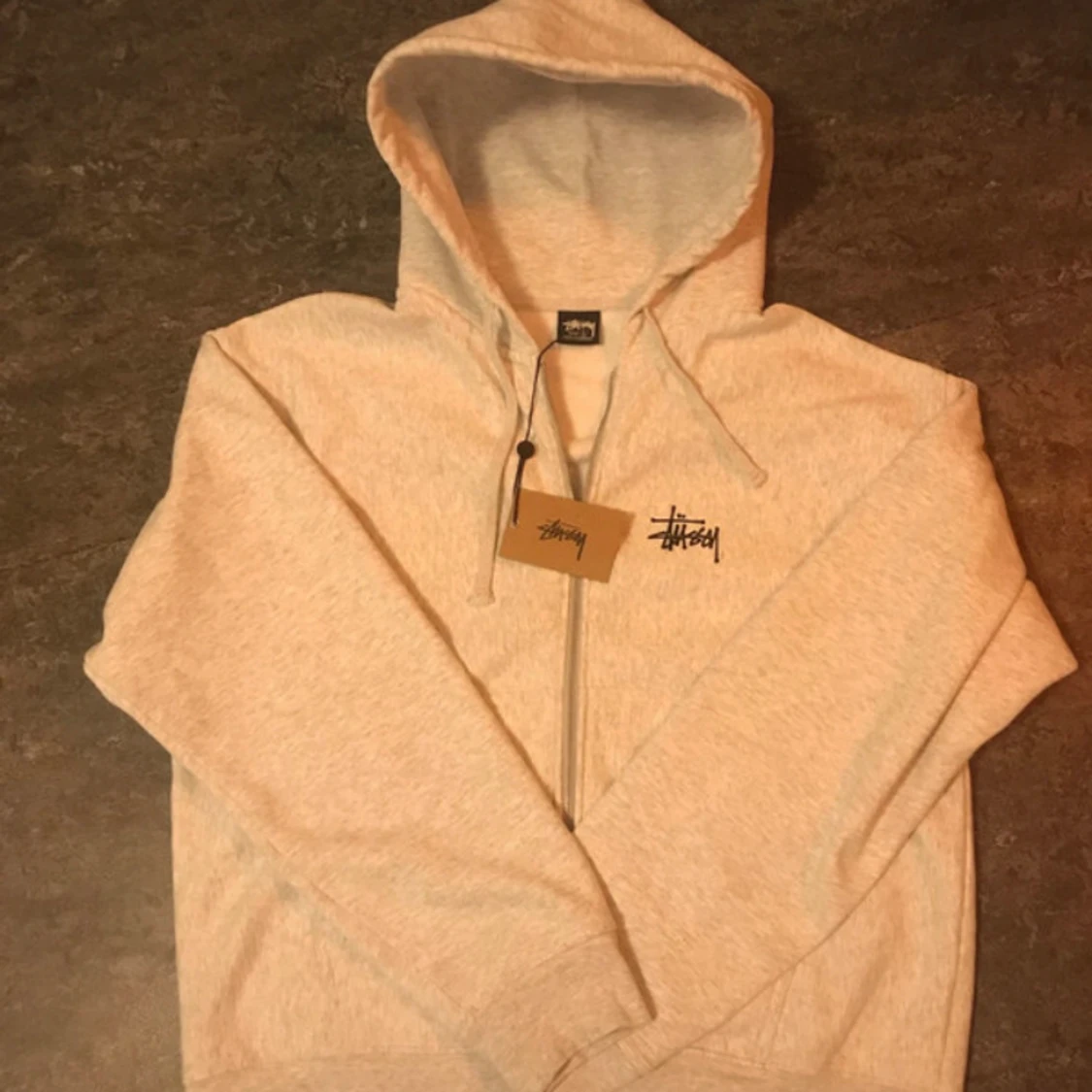 Grå Stüssy hoodie - 1