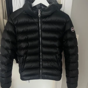 Colmar jacka - Jättefin Colmar jacka utan några defekter. Storlek 46 som motsvarar S. Perfekt till vintern. Skriv gärna vid frågor💕