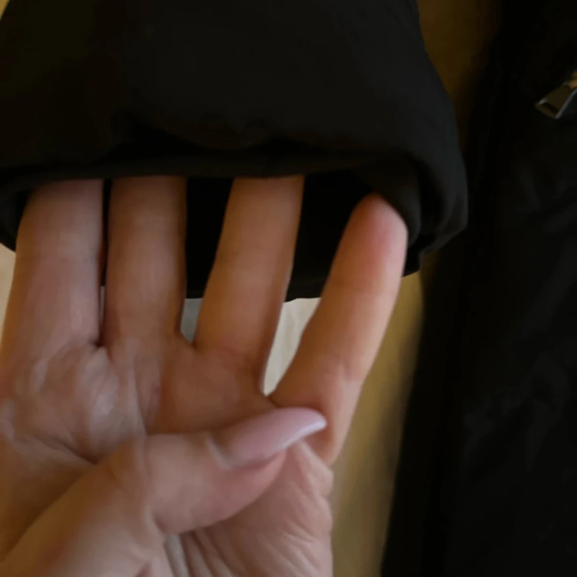 Svart pufferjacka med fuskpäls Copperose - 2