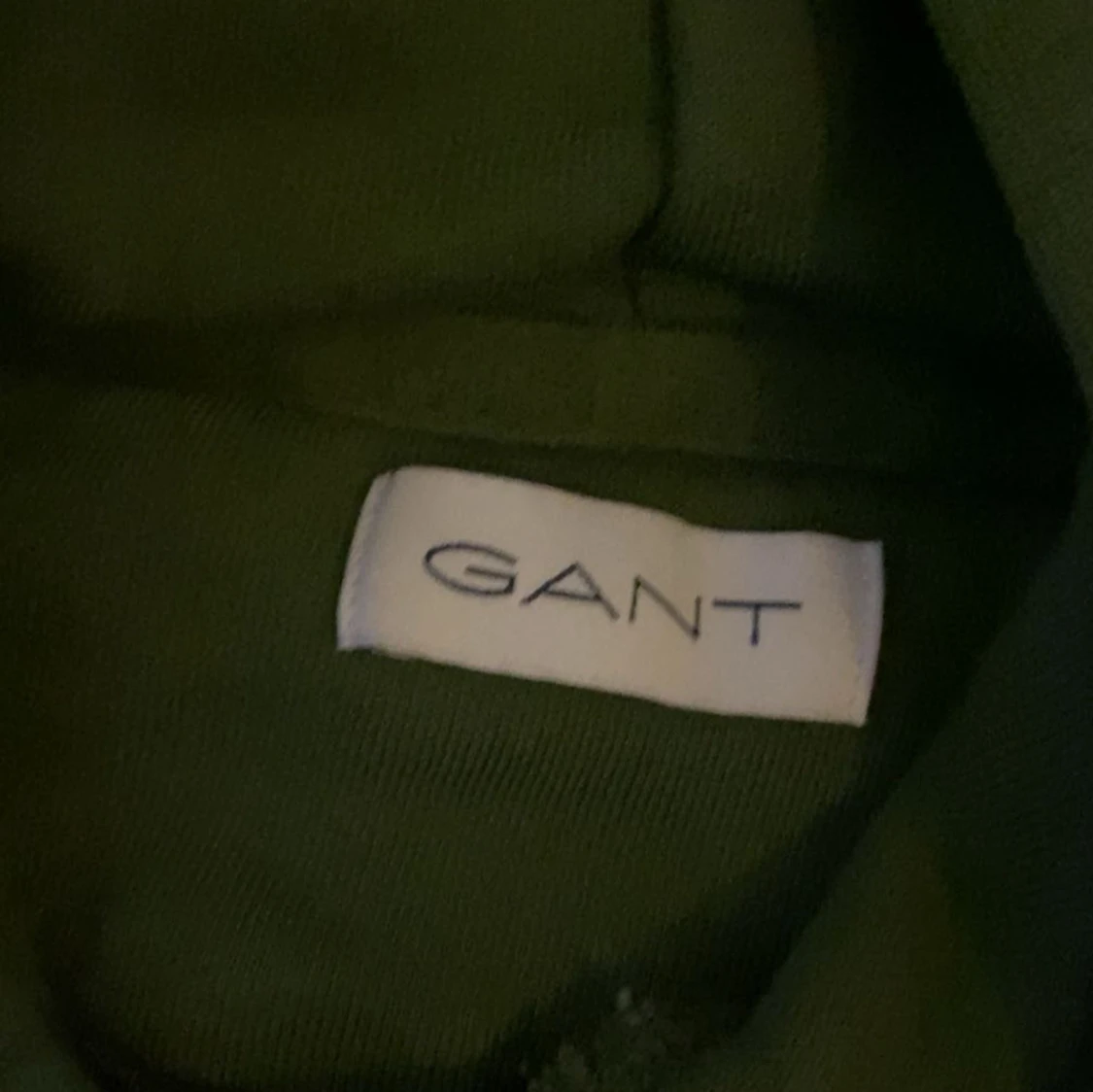 Grön hoodie från GANT med tryck - 2