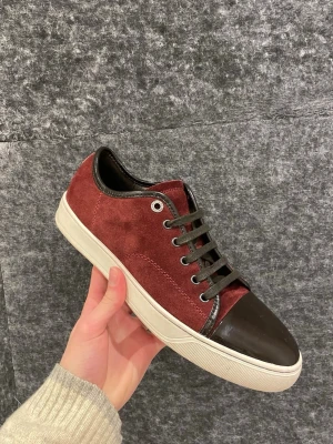 Lanvin skor  - December REA! Hej, säljer nu dessa svin snygga lanvin skor. Skorna är i grymt skick! Begränsat antal boxar och dustbag. Hör av dig vid frågor. 