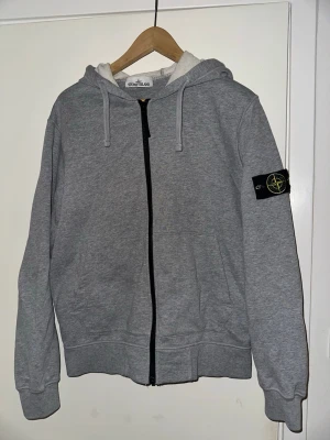 Stone Island tröja - Använd ett fåtal gånger, mycket fint skick. Storlek M men passar S