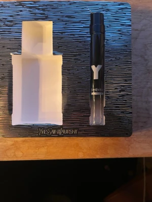 Yves Saint Laurent Y EDP  - Ysl y EDP 10 ml får med gratis sampel aldrig använd 