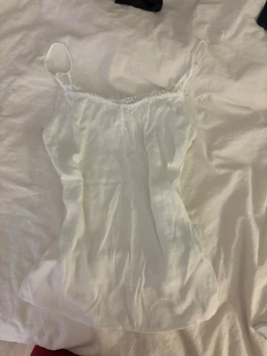 Linne - Superfint vitt linne🥰Oanvänt 