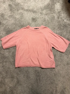 Stickad tröja  - Stickad tröja från lager157 i väldigt fint skick. Sparsamt använd. Tveka inte på att höra av dig vid eventuella frågor!💋 Säljer även en likadan i grå💕