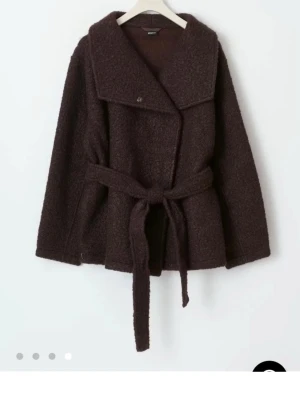 Brun omlott teddyjacka med bälte - SÖKER!! XXS eller XS