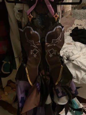 Fischl Cosplay - Passade inte som jag ville och saknar saker. Kommer med alla accessoarer jag har. Kommer med peruk