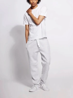 Ljusgrå mjukisbyxor från Russemerch - Säljer ett par helt nya russemerchbyxor som är oanvända. 