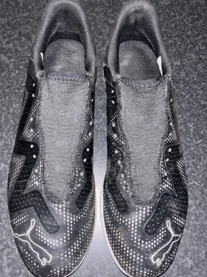 Svarta futsalskor från Puma - Futsalskor. storlek 42. Pris kan diskuteras.