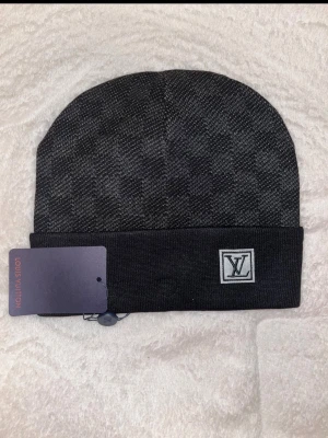 Svart rutig L mössa - Bra kvalité finns fler i lager 