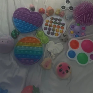 Fidyet toys - Fri frakt! Säljer fidyet toys BILLIGT!! Skriv vilka ni vill köpa så kommer vi överens om ett bra & billigt pris. ❤️kom privat för mer bilder❤️