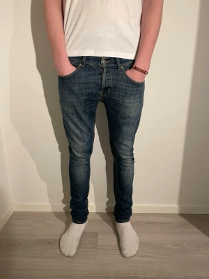 Dondup Jeans  - Dondup jeans Skick:9/10 Storlek:33 Priset är ej hugget i sten.