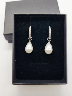 Handgjorda örhängen  - Material-rostfritt stål. 