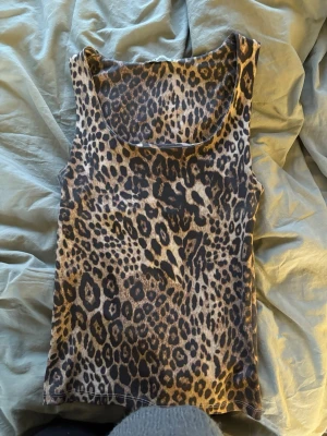 Leopard topp från Zara - Leopard topp från zara med tjocka band