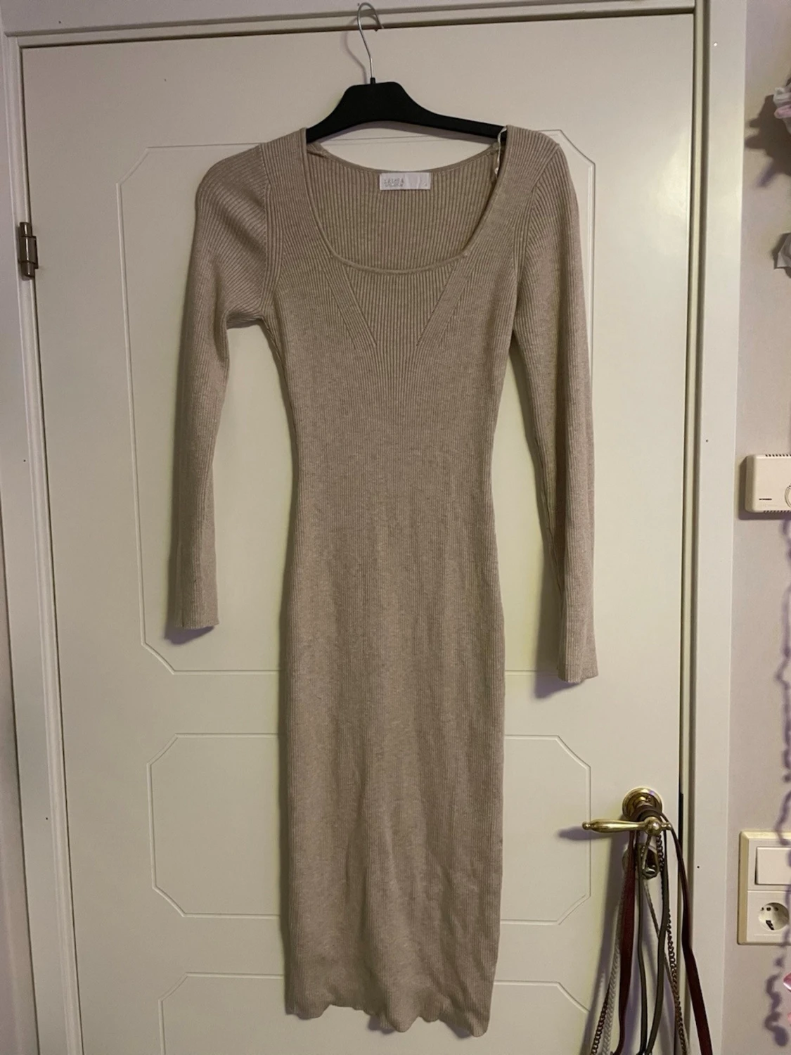 Beige ribbad långklänning Samsa