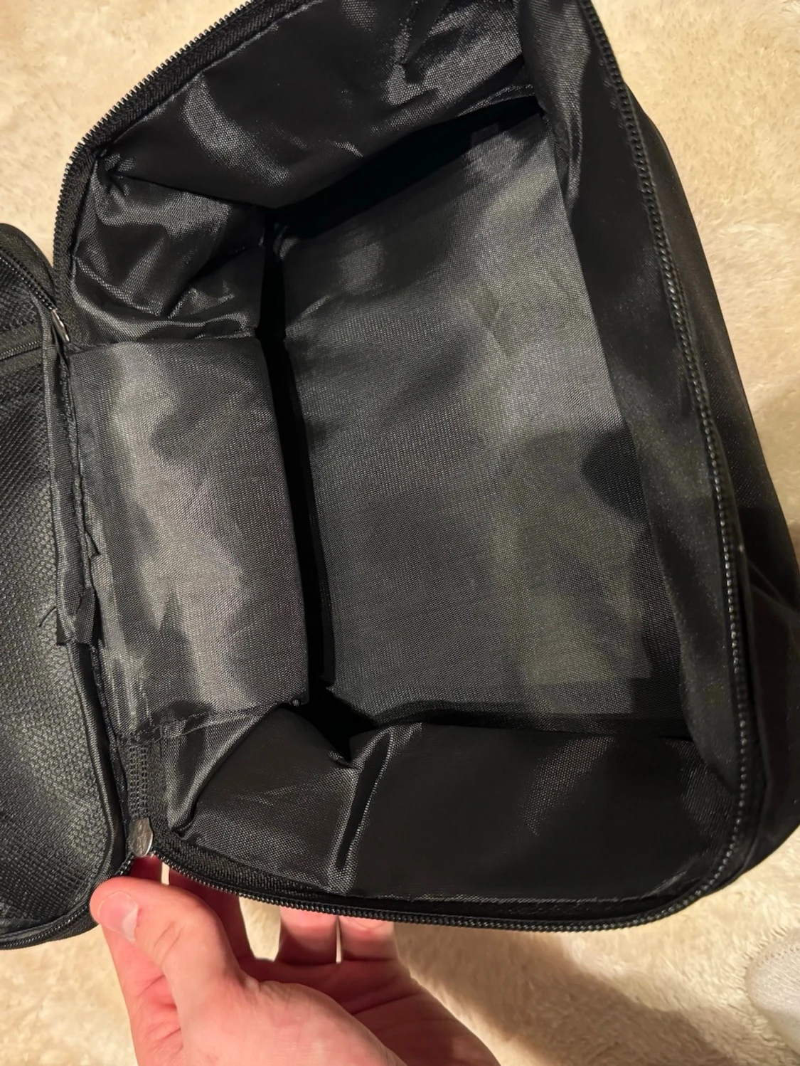 Svart necessär med dragkedja - 1