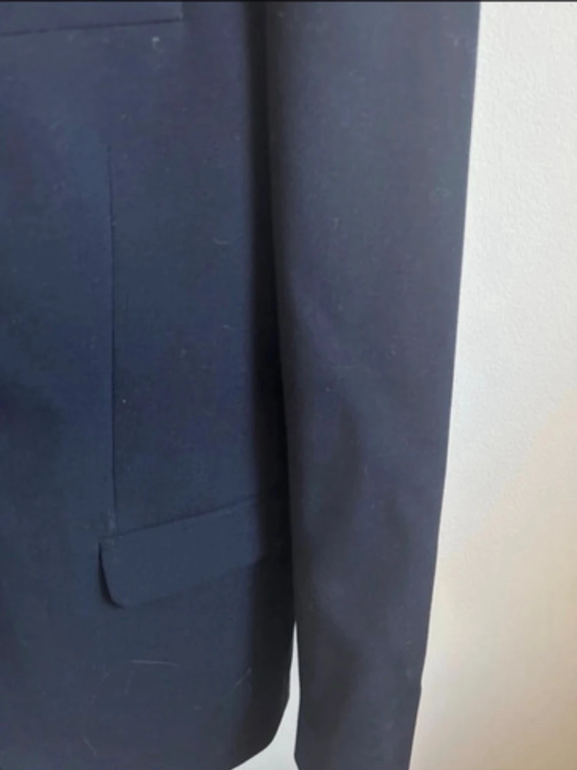 Mörkblå kavaj med klassisk passform - 1