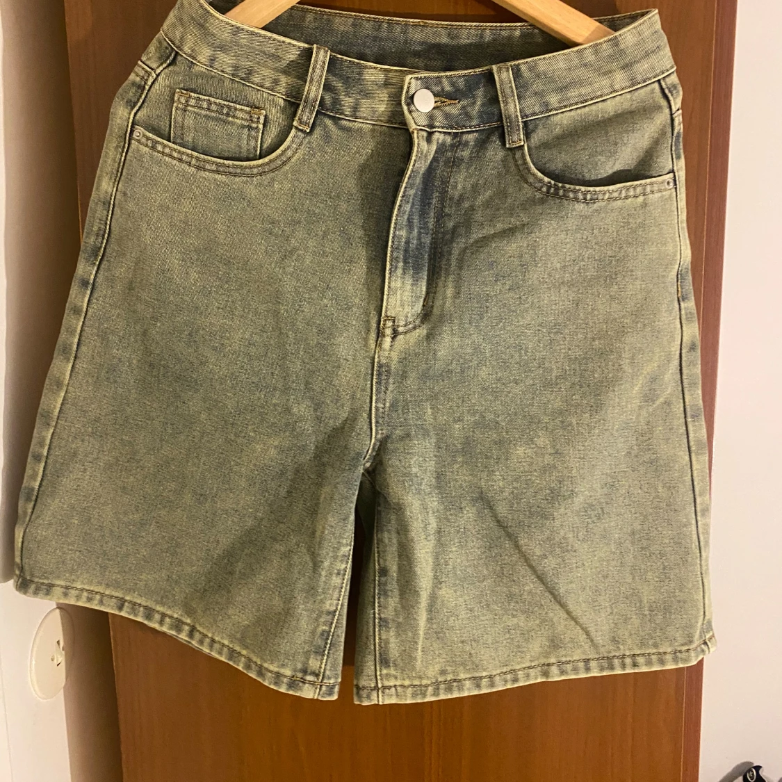 Ljusblå denimshorts från Dazy