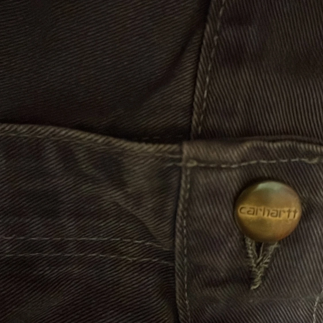 Mörkgrå cargobyxor från Carhartt - 2