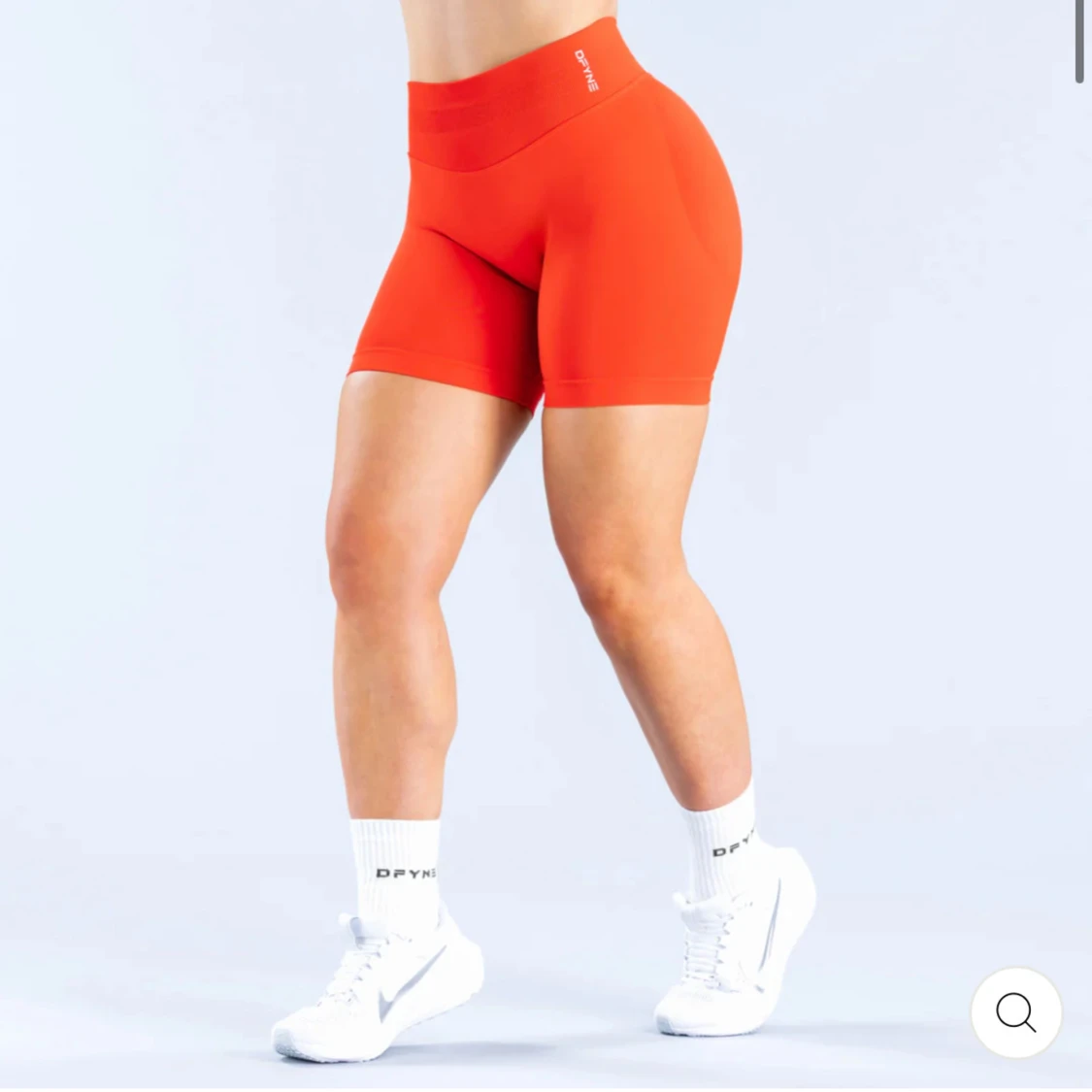 Orange träningstights-shorts från DFYNE