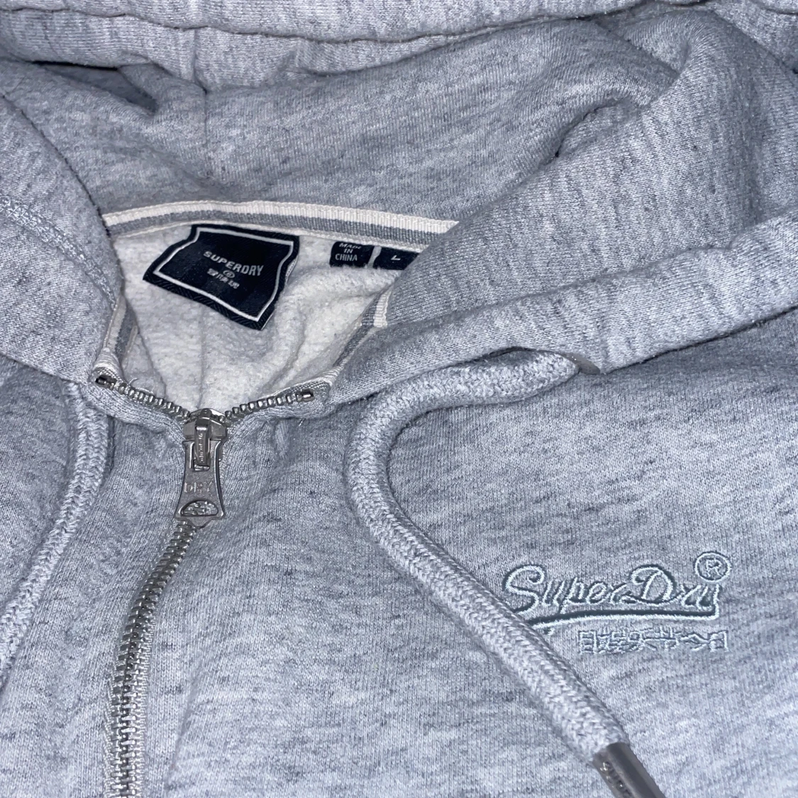 Grå hoodie från Superdry med dragkedja - 1