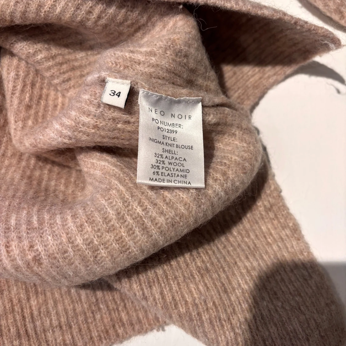 Beige stickad tröja från Neo Noir - 1