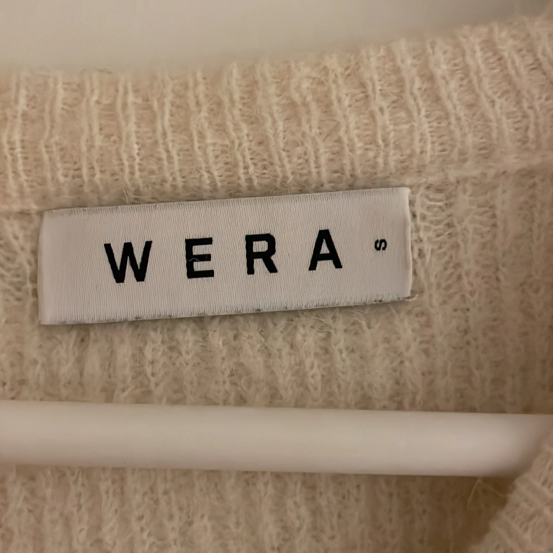 Beige stickad tröja från Wera - 1