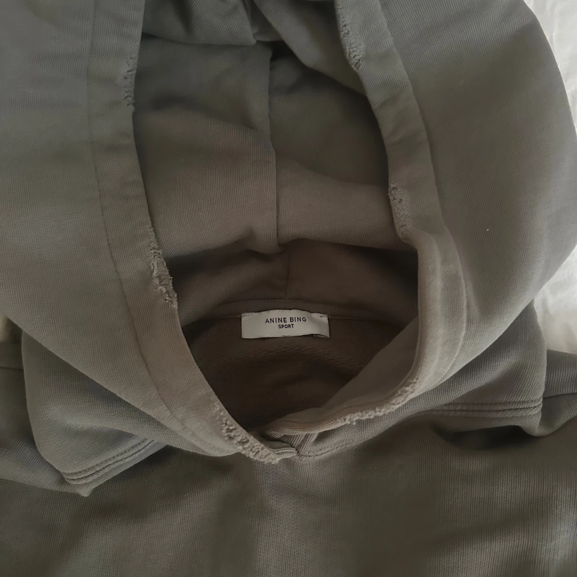 Grå hoodie från Anine Bing - 2