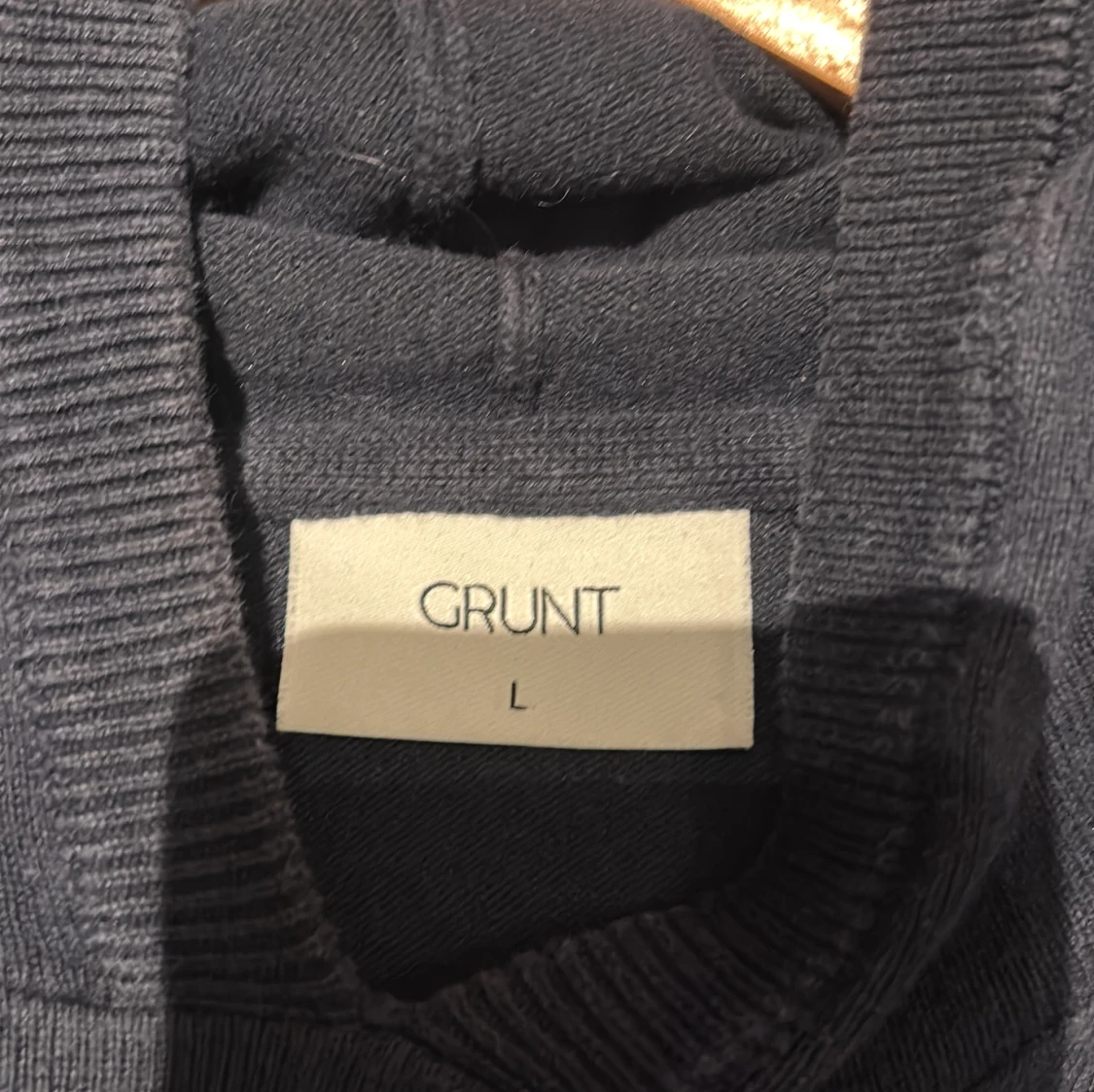 Svart hoodie från Grunt i storlek L - 2