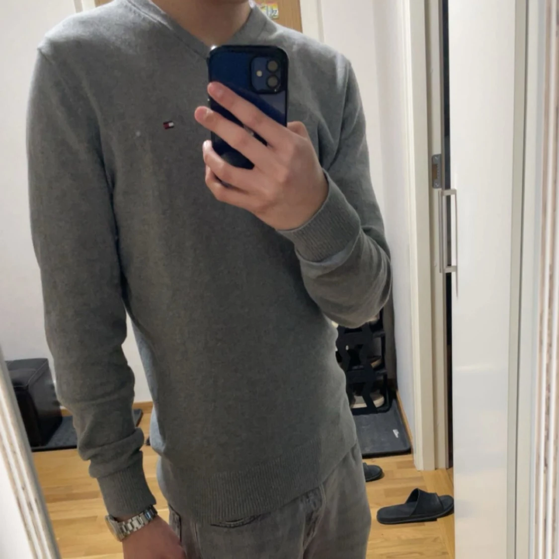 Grå v-ringad tröja Tommy Hilfiger - 1