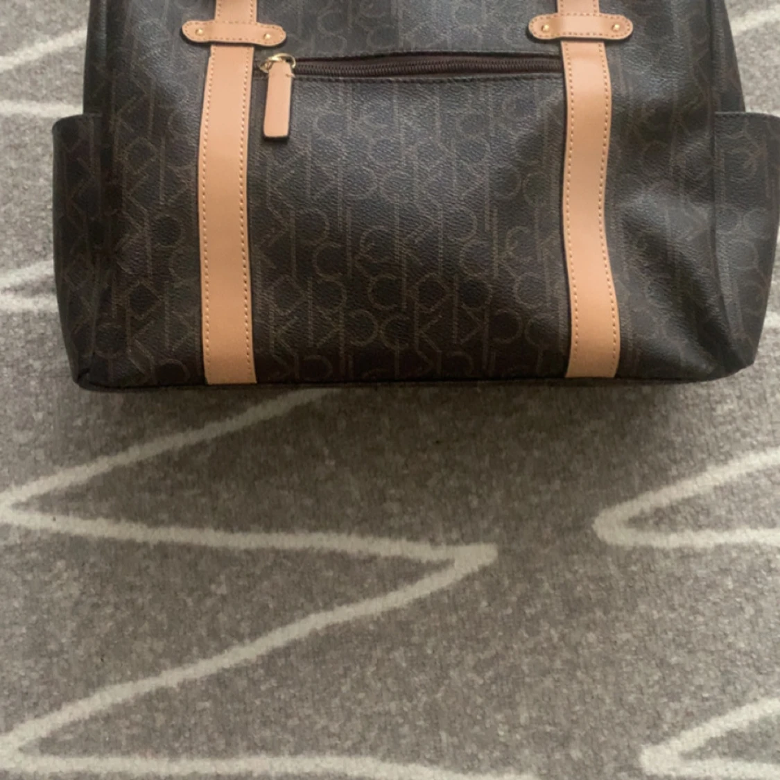 Brun handväska från Calvin Klein - 1