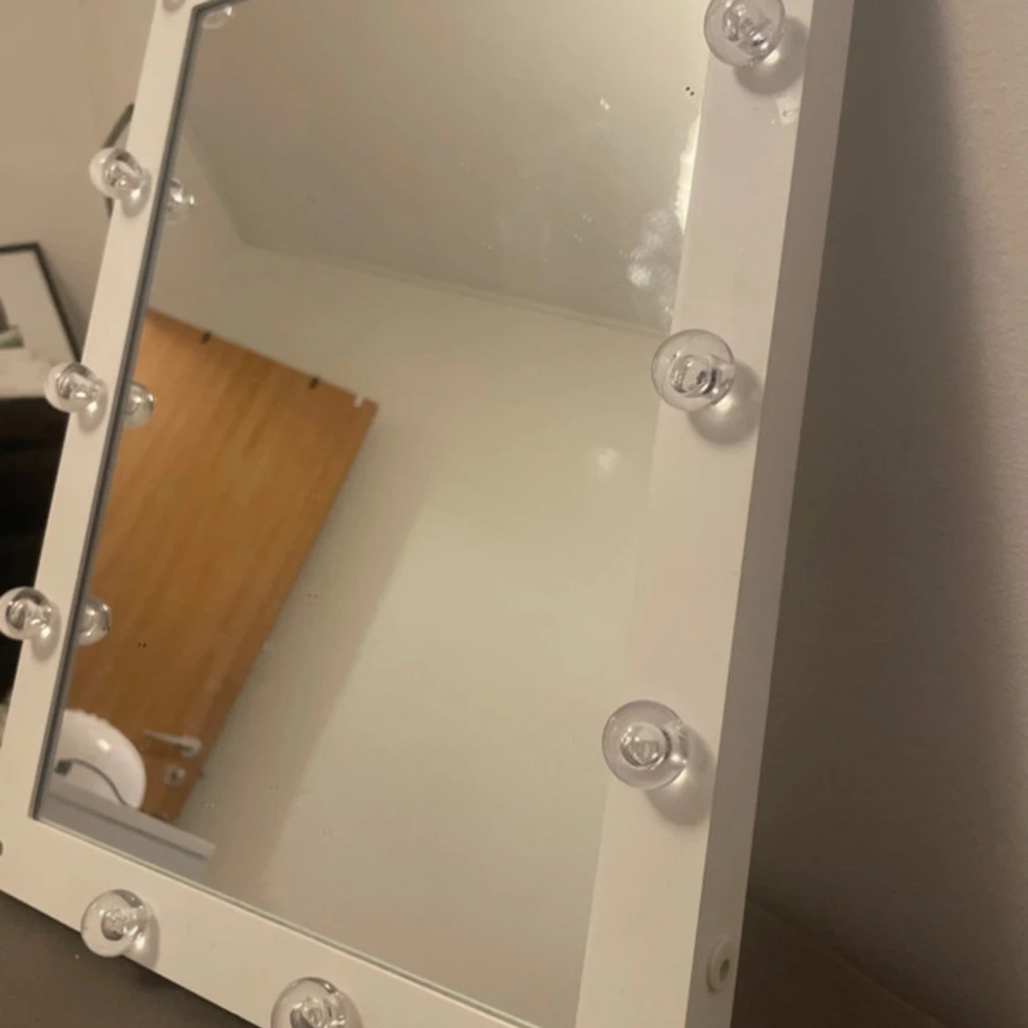 Sminkspegel med LED-lampor - 1