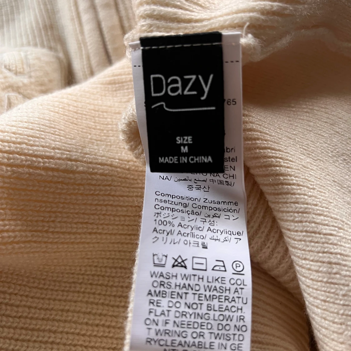 Beige stickad kofta från Dazy - 2