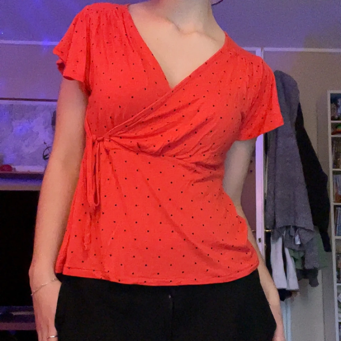 Röd prickig omlottopp  - 1