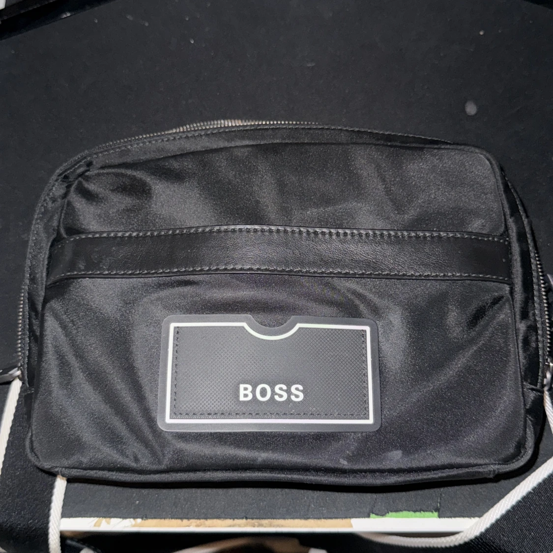 Svart axelväska från BOSS