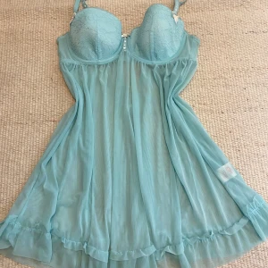 Ljusblå babydoll klänning - Length: 55cm Waist: 39cm x2 Cup:↕️13cm↔️14cm