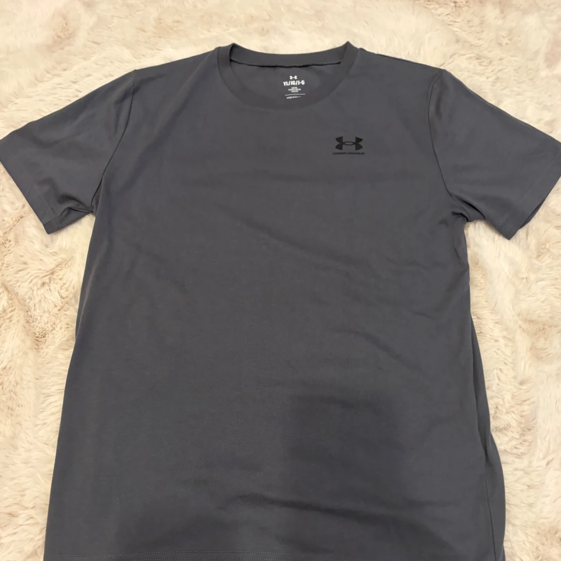 Mörkgrå t-shirt från Under Armour