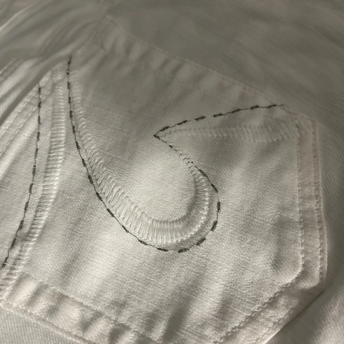 Vita jeansbyxor från Adriano Goldschmied  - 2