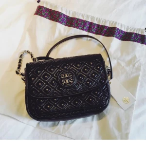 Tory Burch - Väska från Tory Burch i nyskick. Köptes på NK för längesen, dustbag tillkommer!