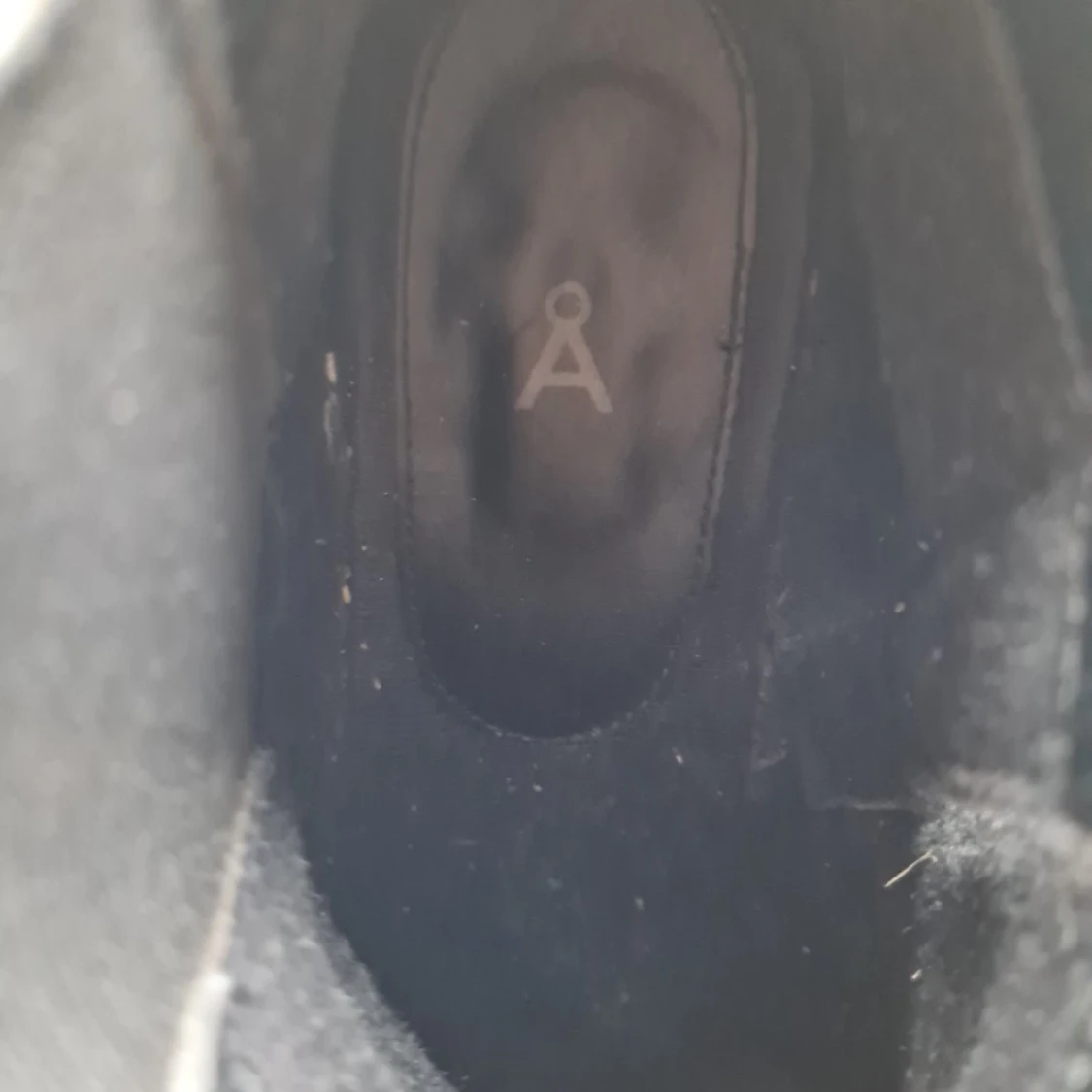 Svarta stövlar i äkta läder strl 38 - 4