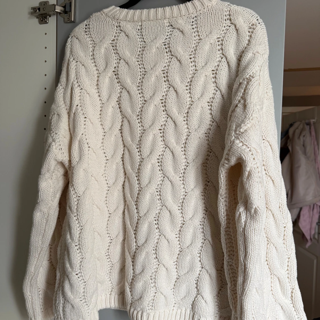 Vit stickad tröja från Gina Tricot - 2