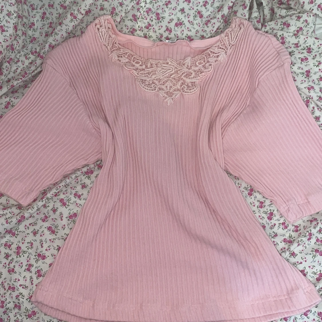 Rosa ribbad topp från Together