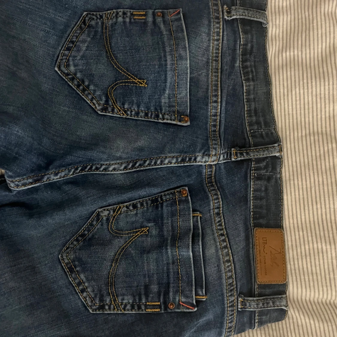 Blå jeans med nitar från LTB - 2