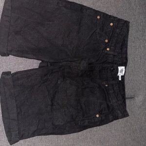  jeansshorts Svarta - Svarta jeansshorts från lager 157. Storlek S