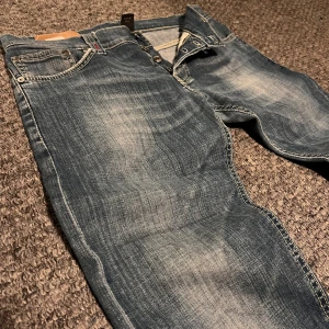 Dondup Jeans - Extremt bra skick, inga konstigheter. Hör av er vid funderingar!!