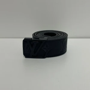 Lv Bälte - Hejsan, säljer ett helt nytt bälte aldrig tidigare använd. Storlek 110cm. Postar alltid inom 24h efter köpet. Skriv gärna om du har fler frågor.